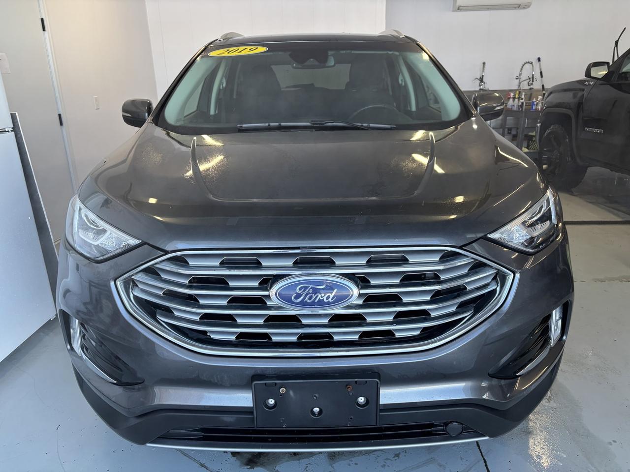 2019 Ford Edge SEL Photo