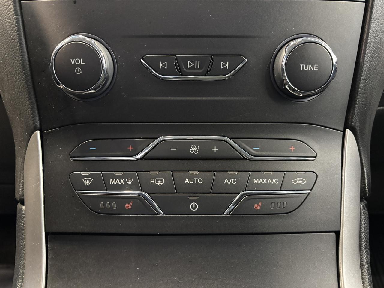 2019 Ford Edge SEL Photo