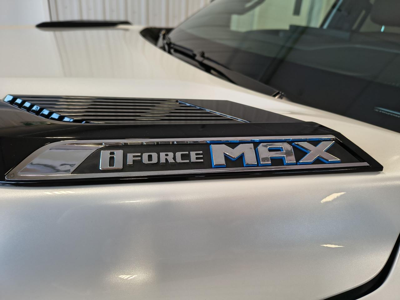 2024 Toyota Tundra Platinum Hybrid Photo0