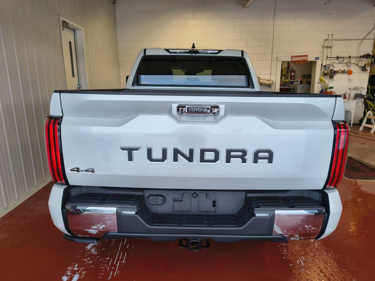 2024 Toyota Tundra Platinum Hybrid Photo0