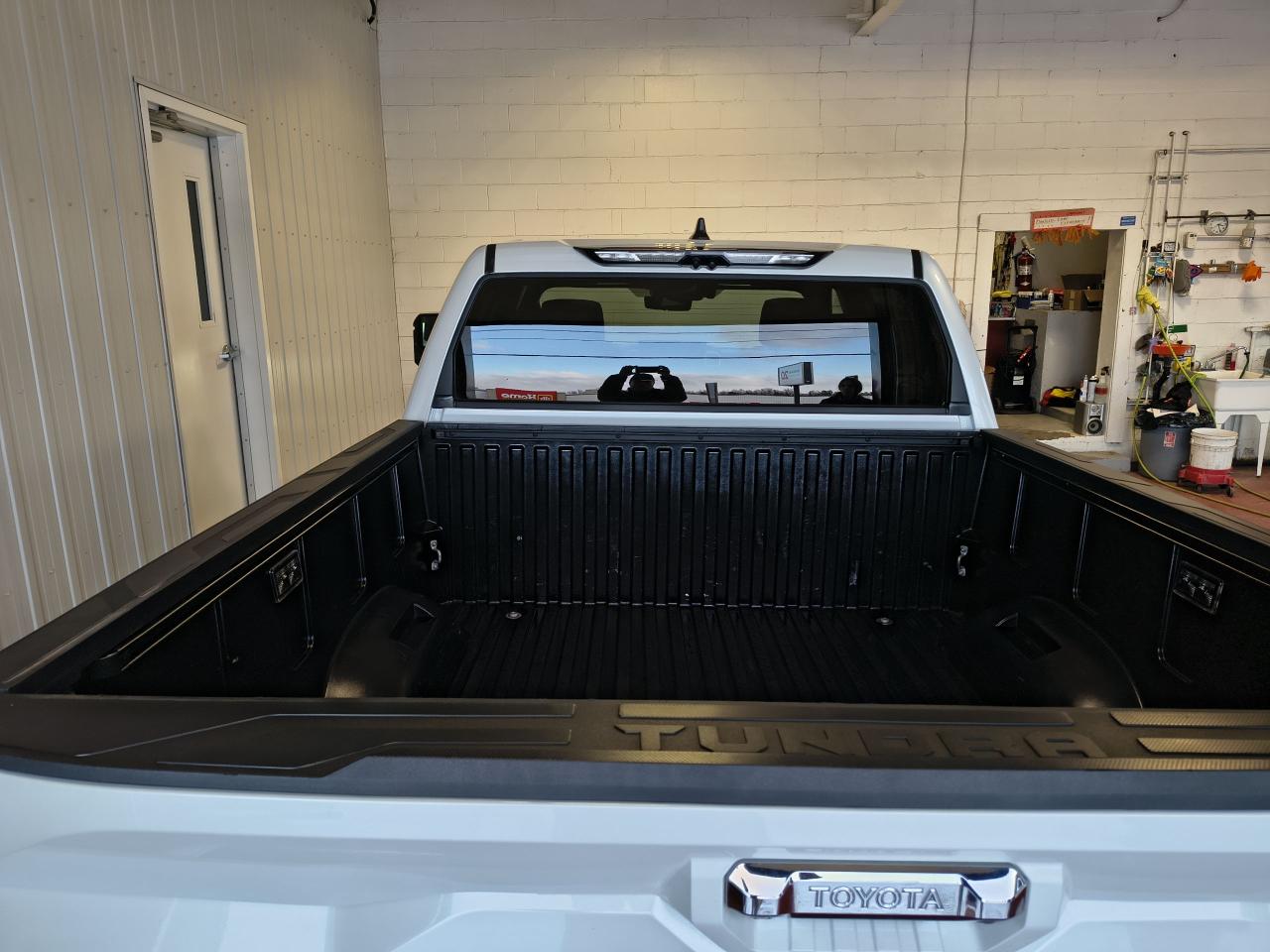 2024 Toyota Tundra Platinum Hybrid Photo0