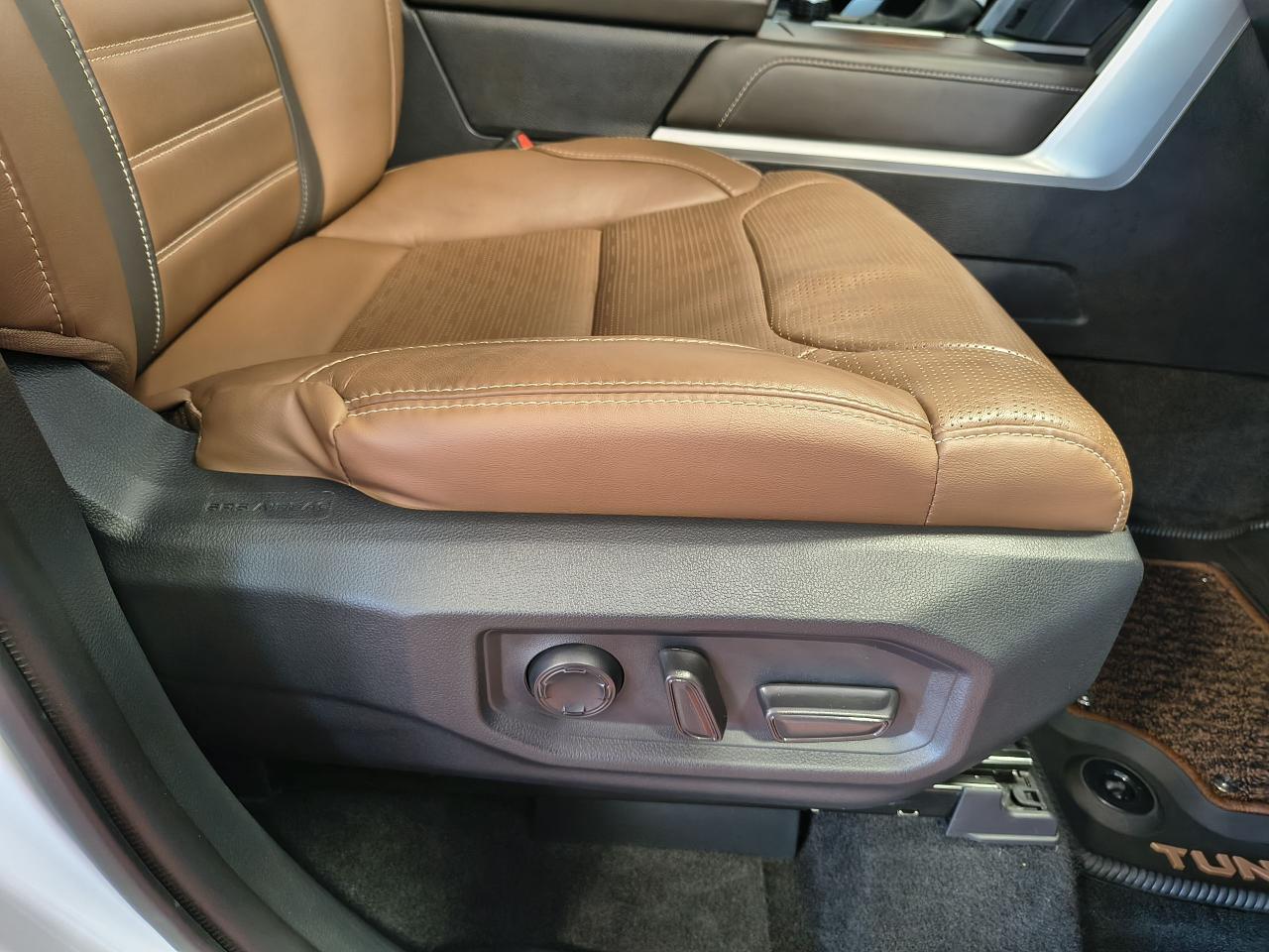 2024 Toyota Tundra Platinum Hybrid Photo0