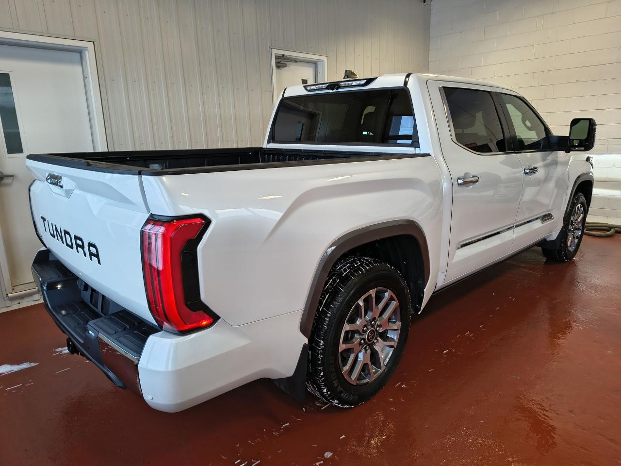 2024 Toyota Tundra Platinum Hybrid Photo0