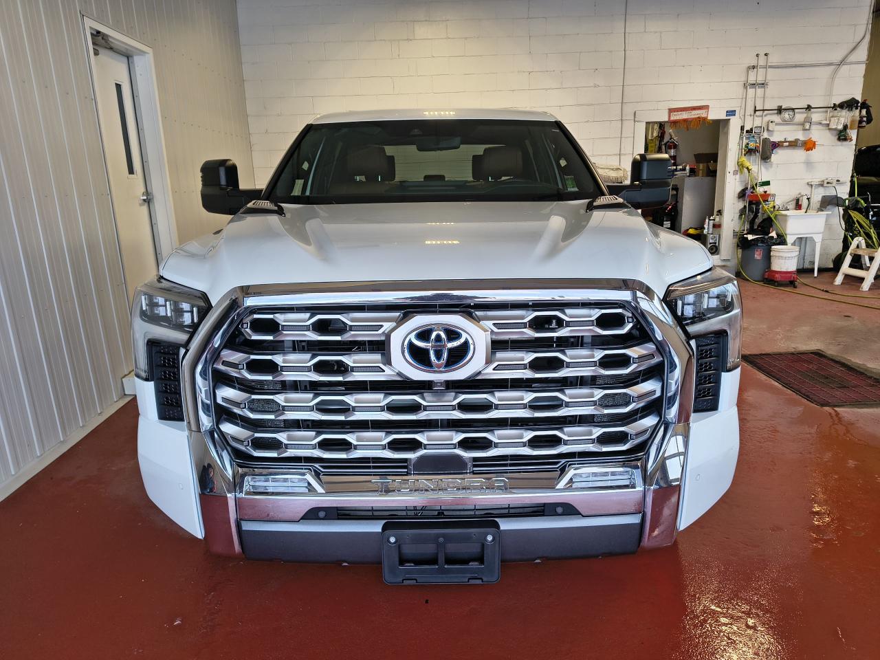 2024 Toyota Tundra Platinum Hybrid Photo0