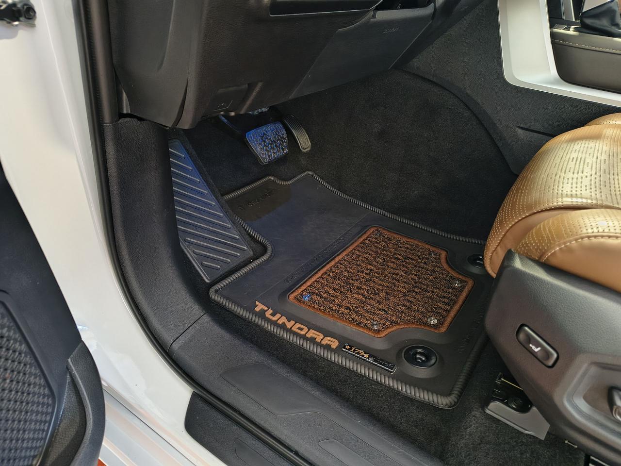 2024 Toyota Tundra Platinum Hybrid Photo0