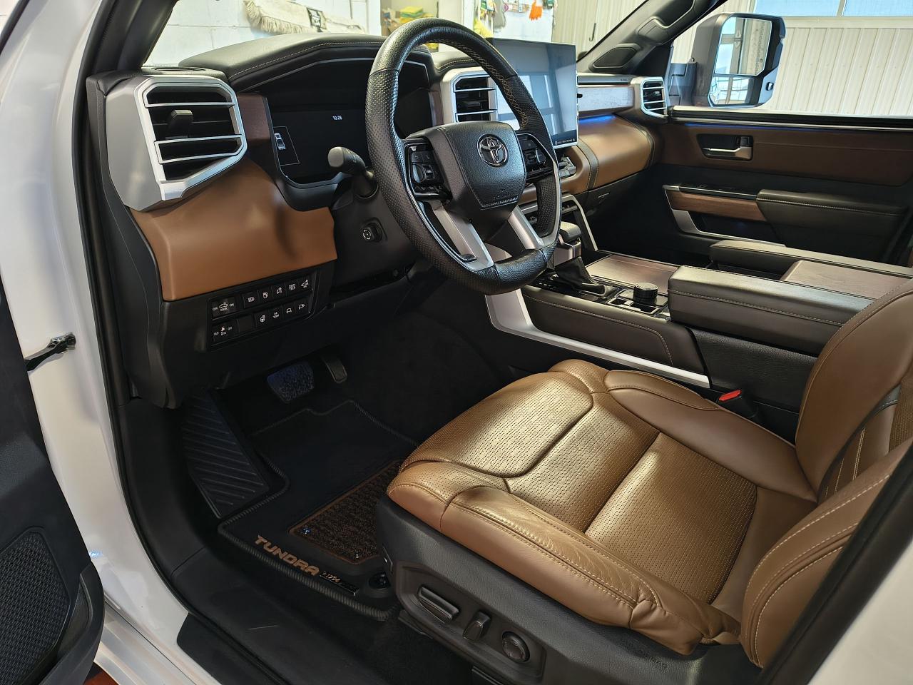 2024 Toyota Tundra Platinum Hybrid Photo0