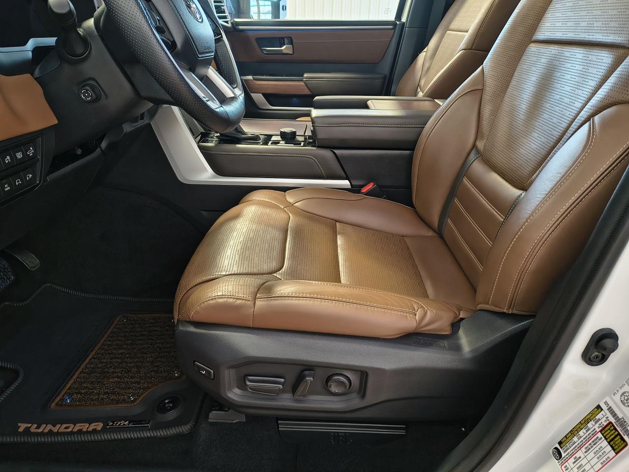 2024 Toyota Tundra Platinum Hybrid Photo0