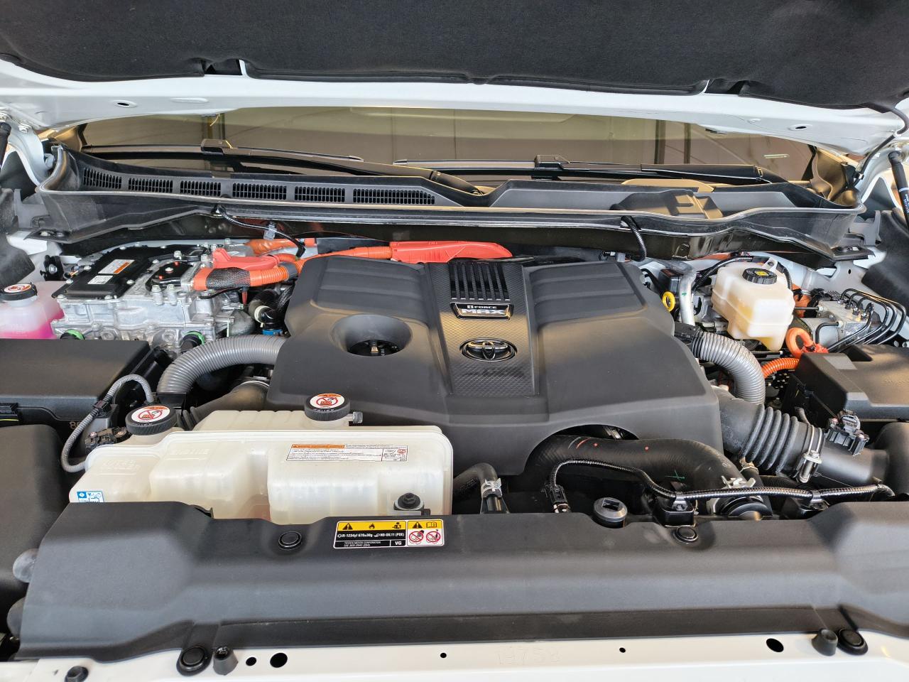 2024 Toyota Tundra Platinum Hybrid Photo0