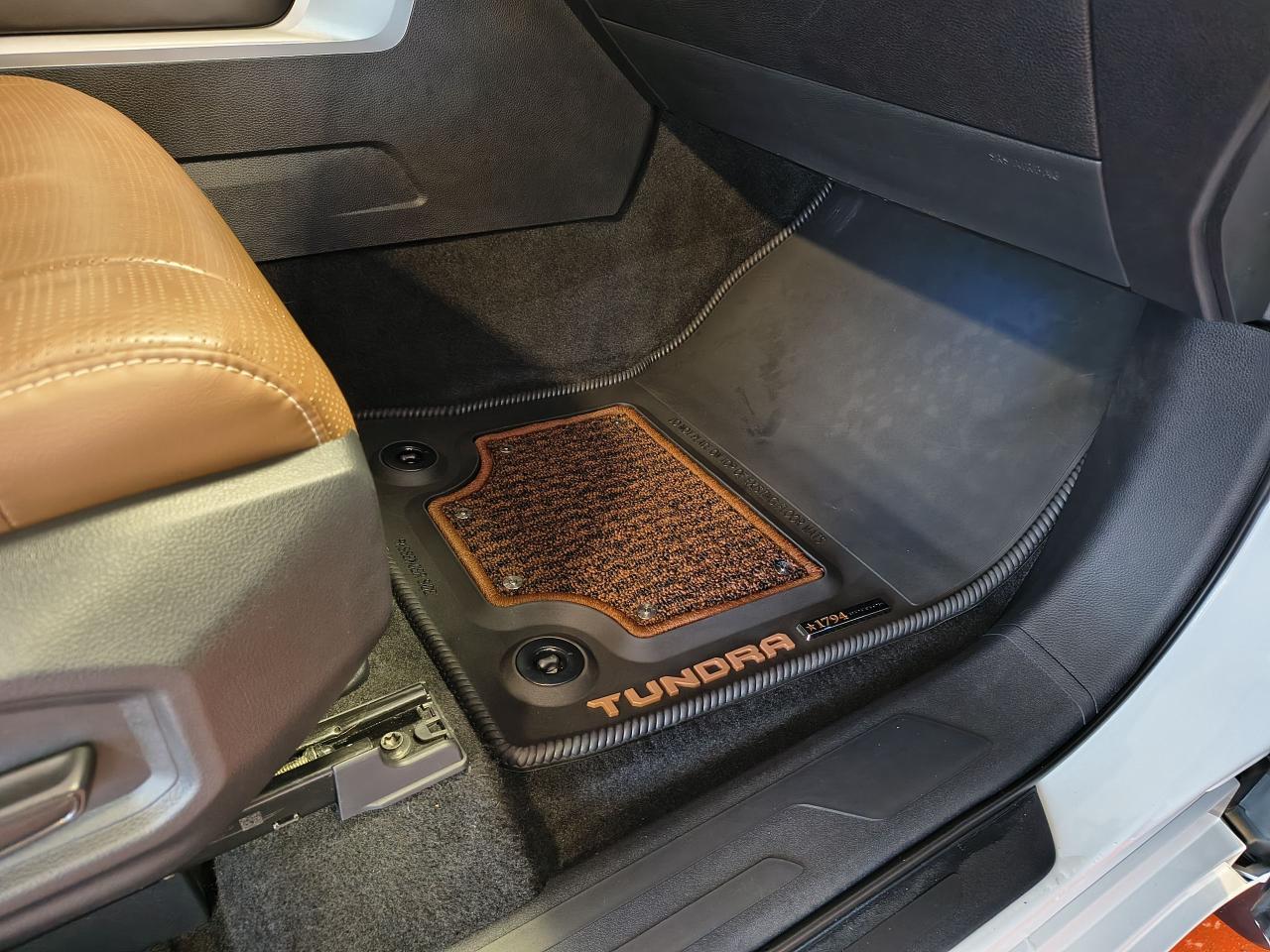 2024 Toyota Tundra Platinum Hybrid Photo0