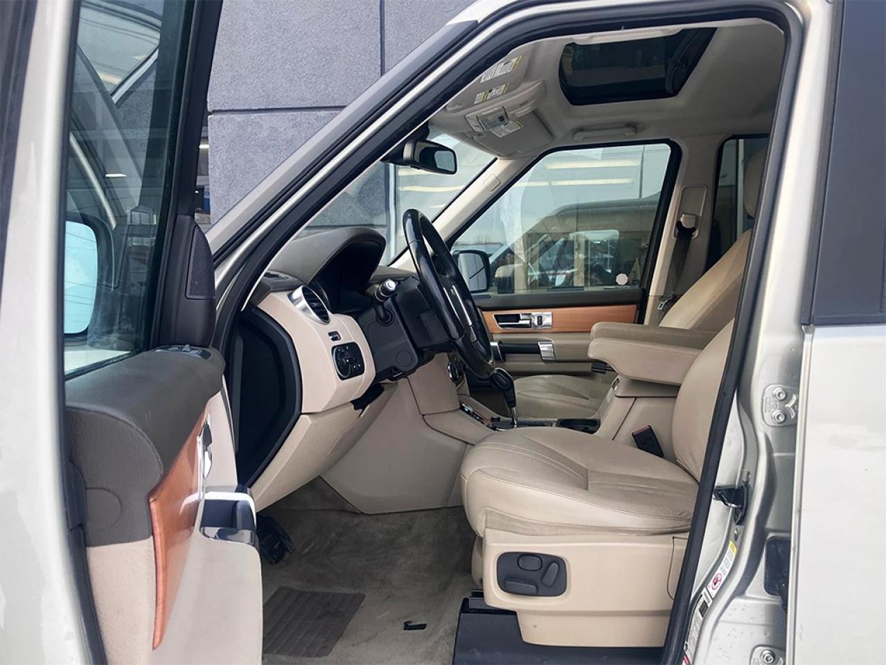 2013 Land Rover LR4 HSE|V8|5.0L V8|NAVI|PANOROOF|7 SEATS|19in ALLOYS| Photo