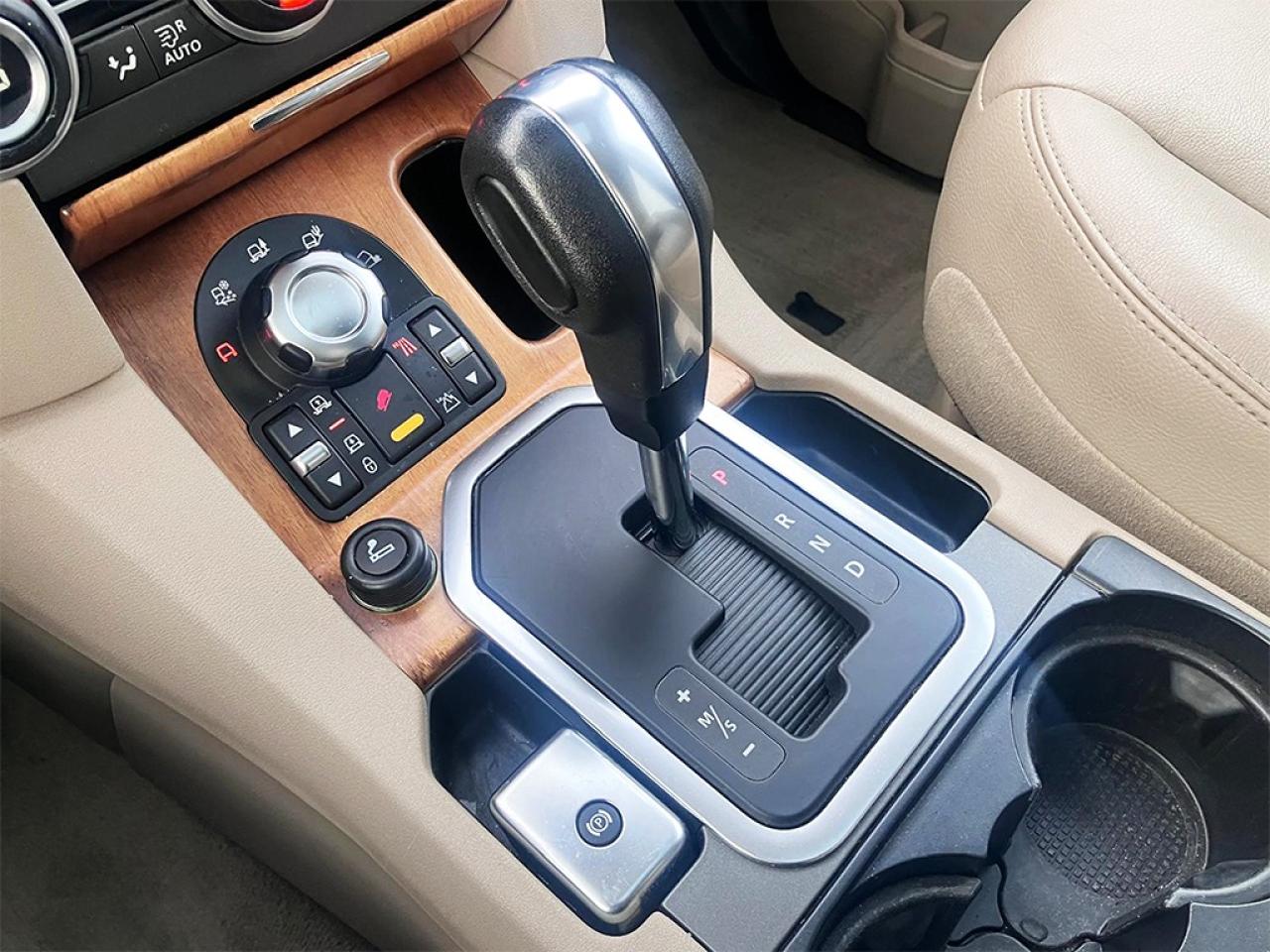 2013 Land Rover LR4 HSE|V8|5.0L V8|NAVI|PANOROOF|7 SEATS|19in ALLOYS| Photo