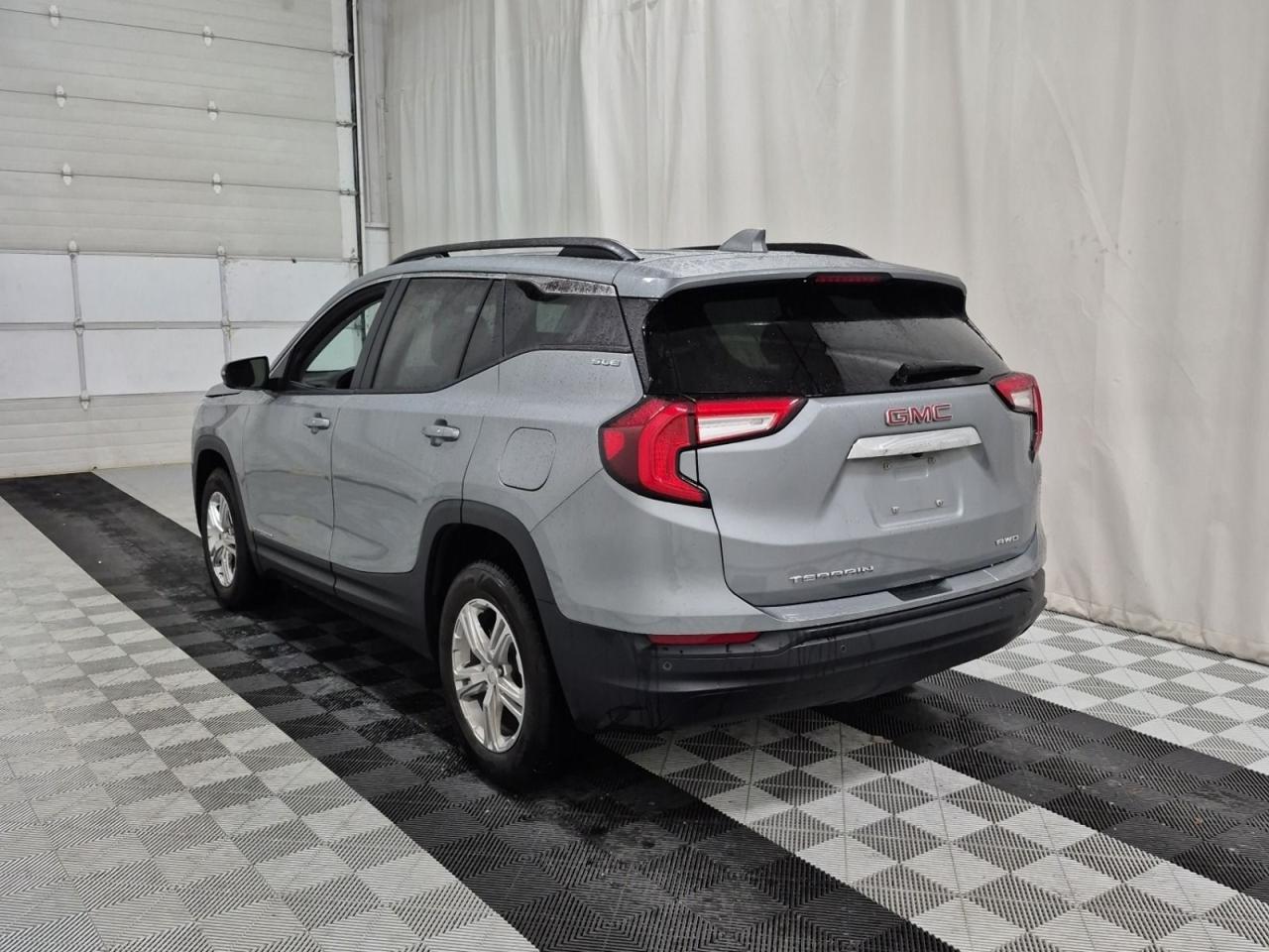 2024 GMC Terrain SLE Photo3