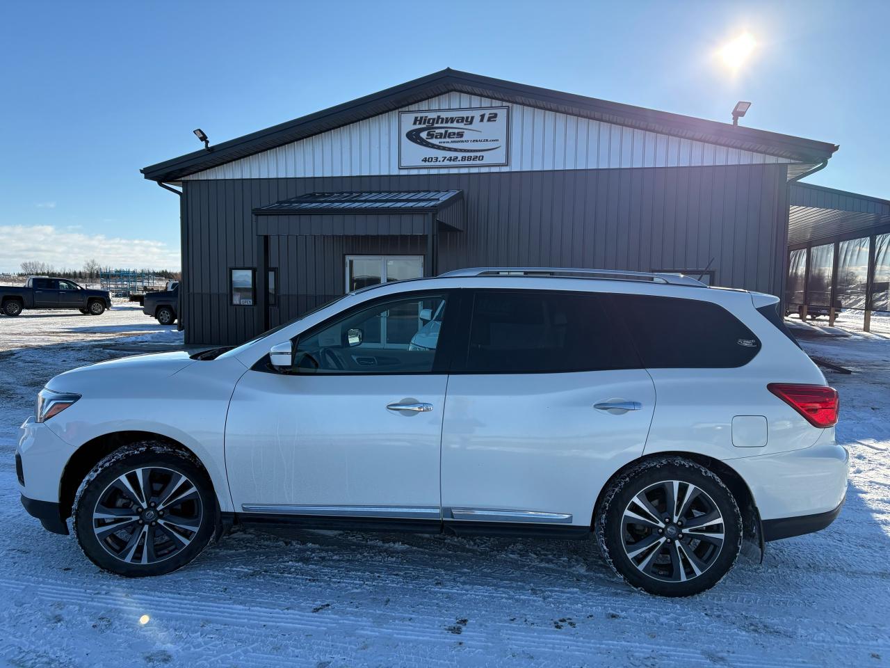 2018 Nissan Pathfinder Platinum - Photo #1