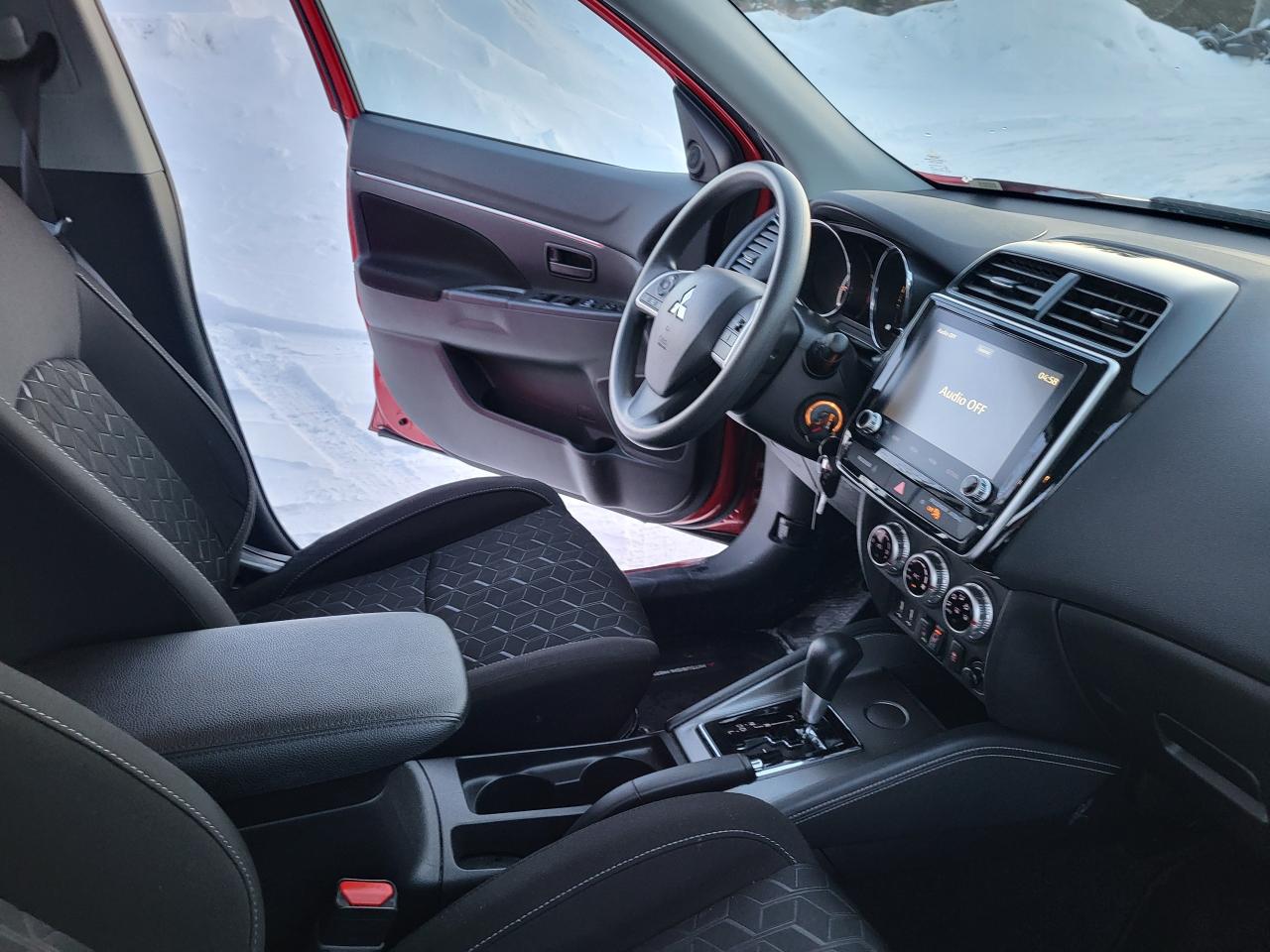 2024 Mitsubishi RVR ES FWD Photo