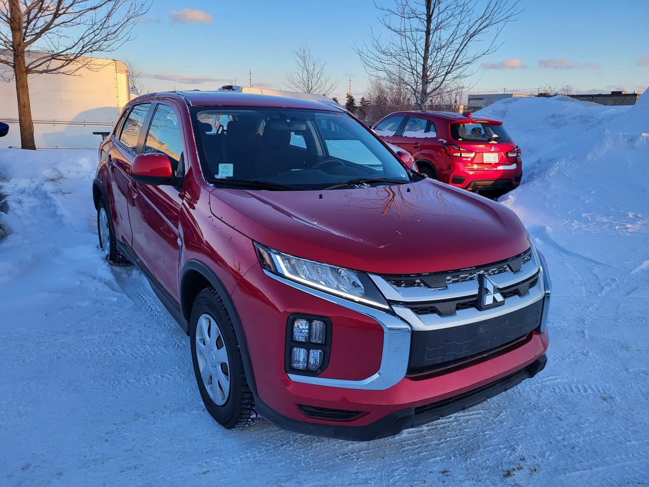 2024 Mitsubishi RVR ES FWD Photo2