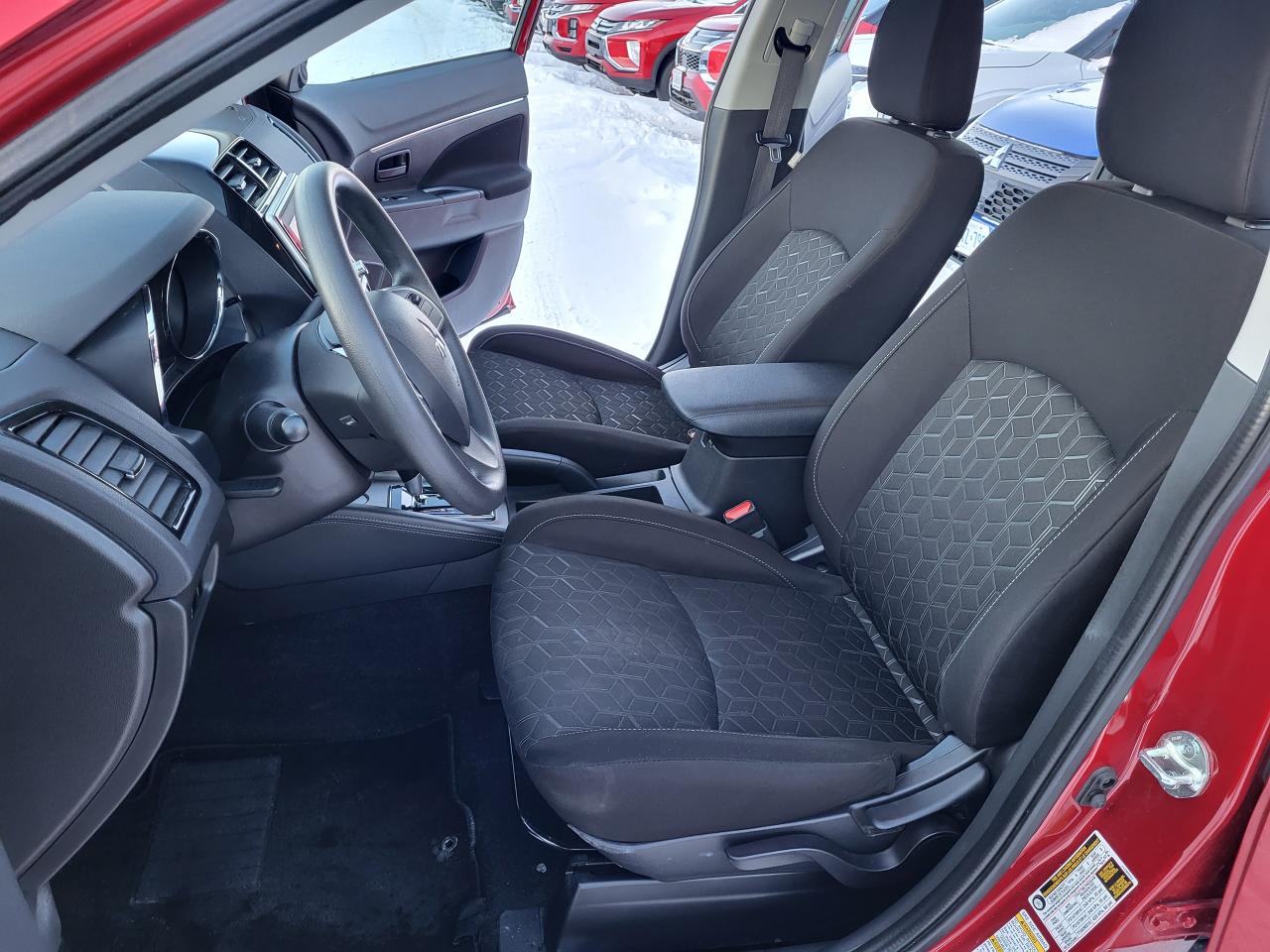 2024 Mitsubishi RVR ES FWD Photo