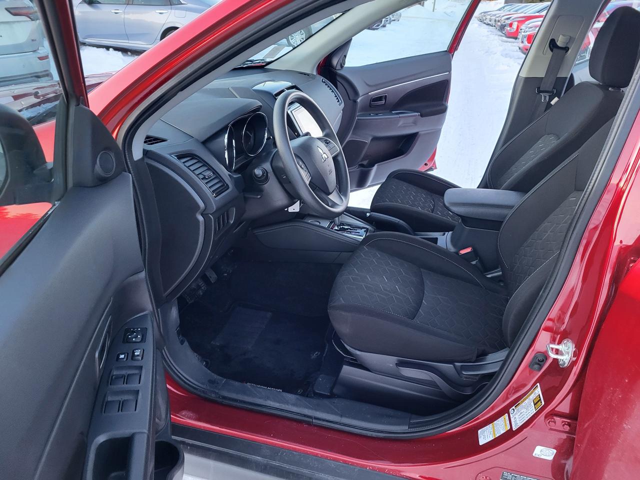 2024 Mitsubishi RVR ES FWD Photo