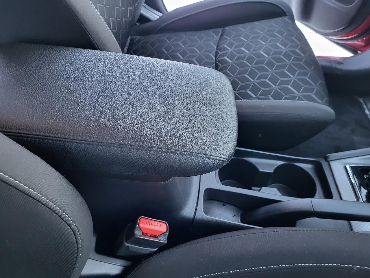 2024 Mitsubishi RVR ES FWD Photo