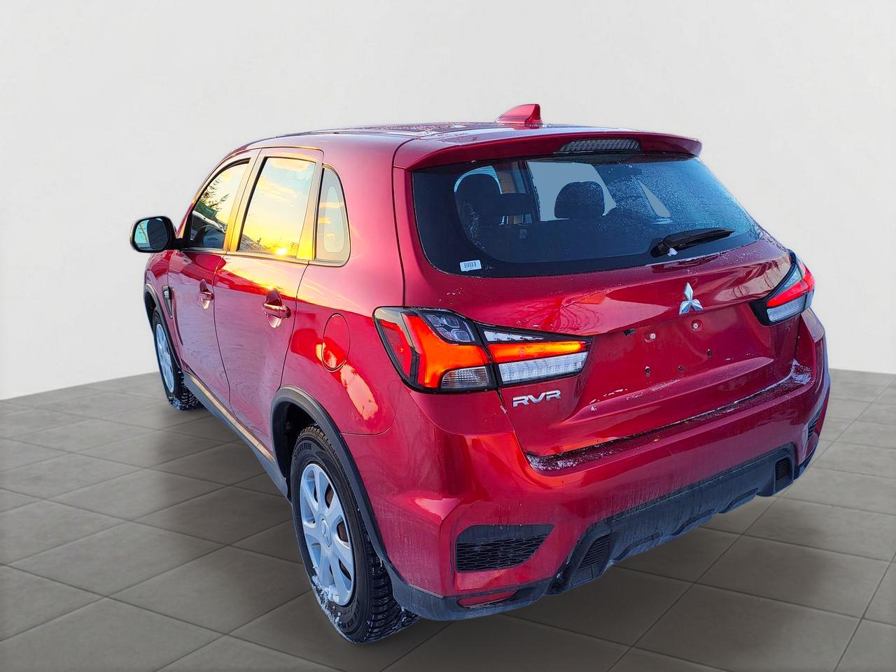 2024 Mitsubishi RVR ES FWD Photo3