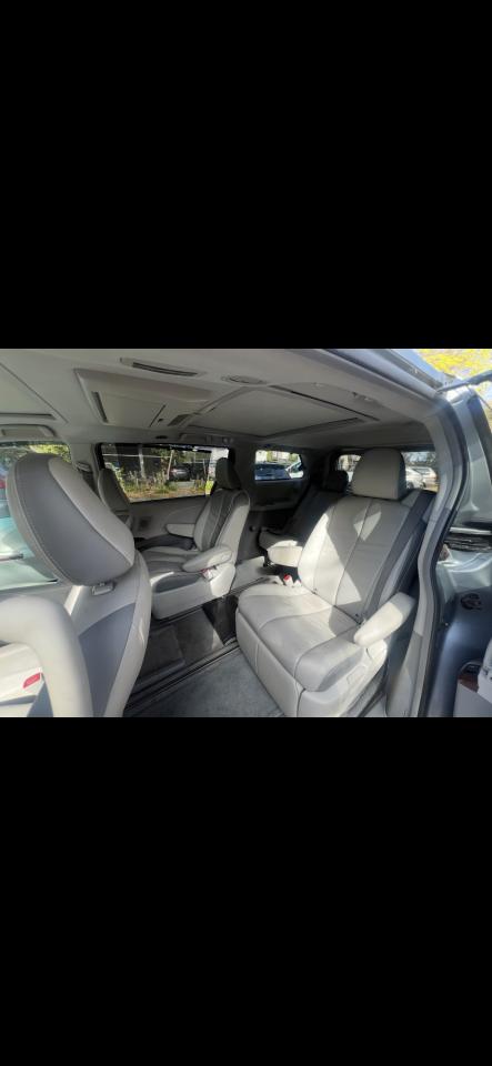 2011 Toyota Sienna LIMITED Photo