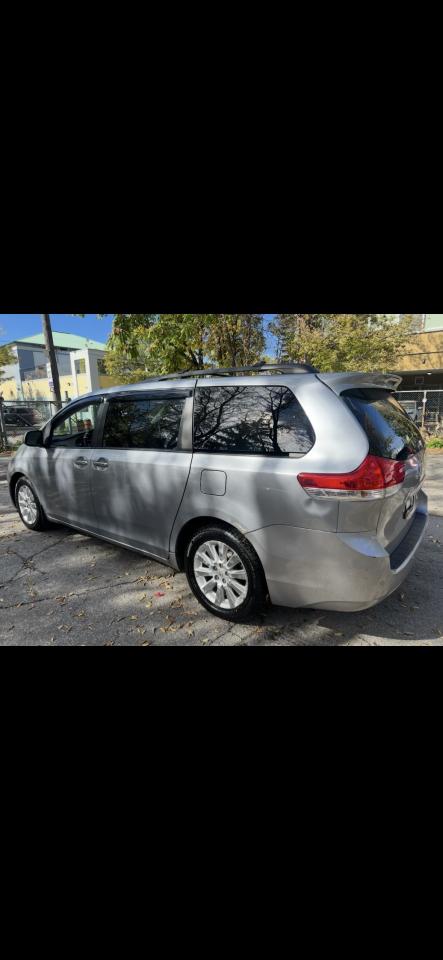 2011 Toyota Sienna LIMITED Photo