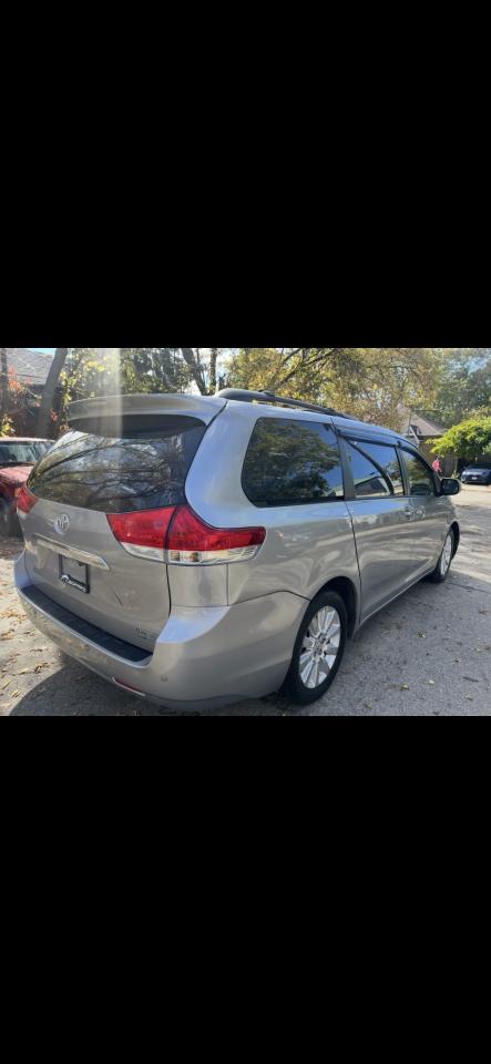 2011 Toyota Sienna LIMITED Photo