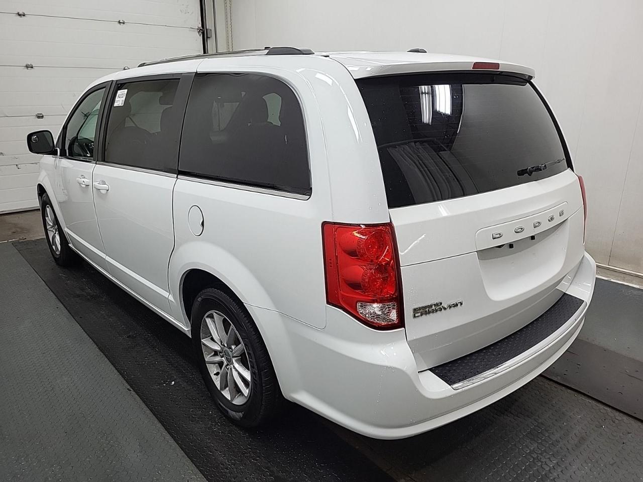 2019 Dodge Grand Caravan SXT Premium Plus - REAR DVD, LEATHER, BACK-UP CAM! Photo4