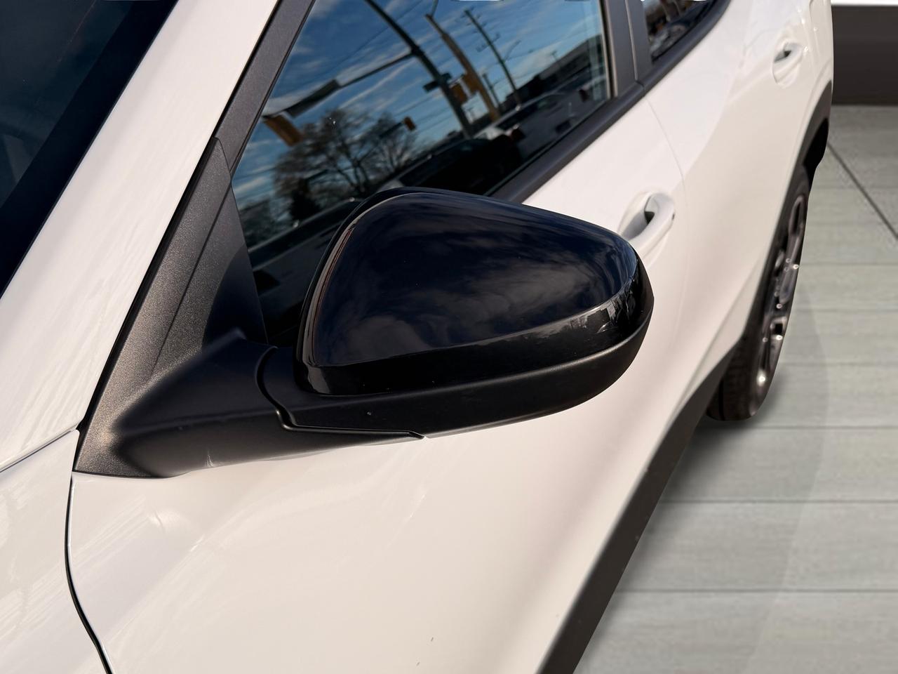 2024 Chevrolet Trax 2RS+Leather+Roof+ONE OWNER+CLEAN CARFAX Photo