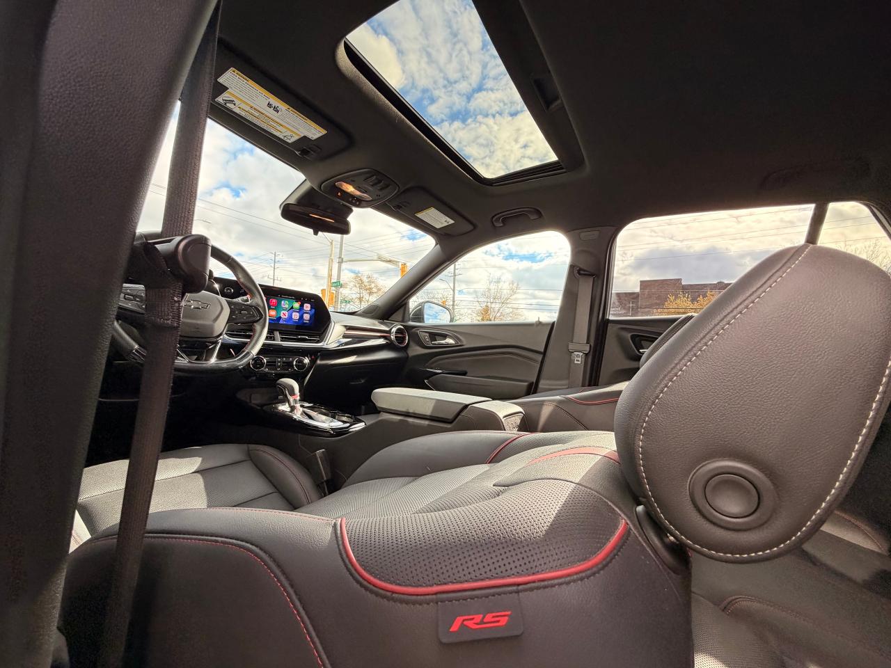 2024 Chevrolet Trax 2RS+Leather+Roof+ONE OWNER+CLEAN CARFAX Photo2