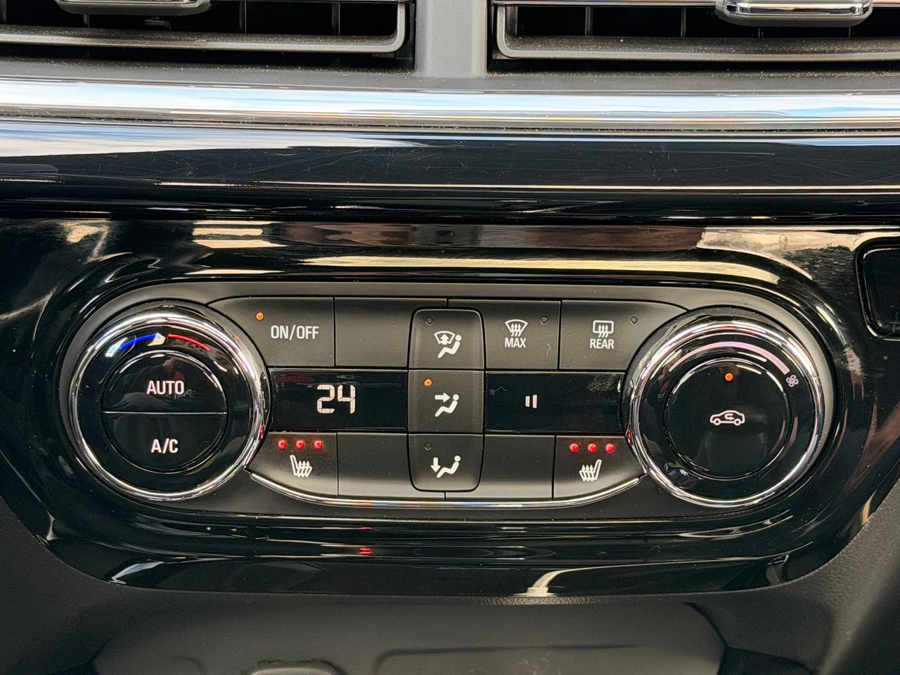 2024 Chevrolet Trax 2RS+Leather+Roof+ONE OWNER+CLEAN CARFAX Photo