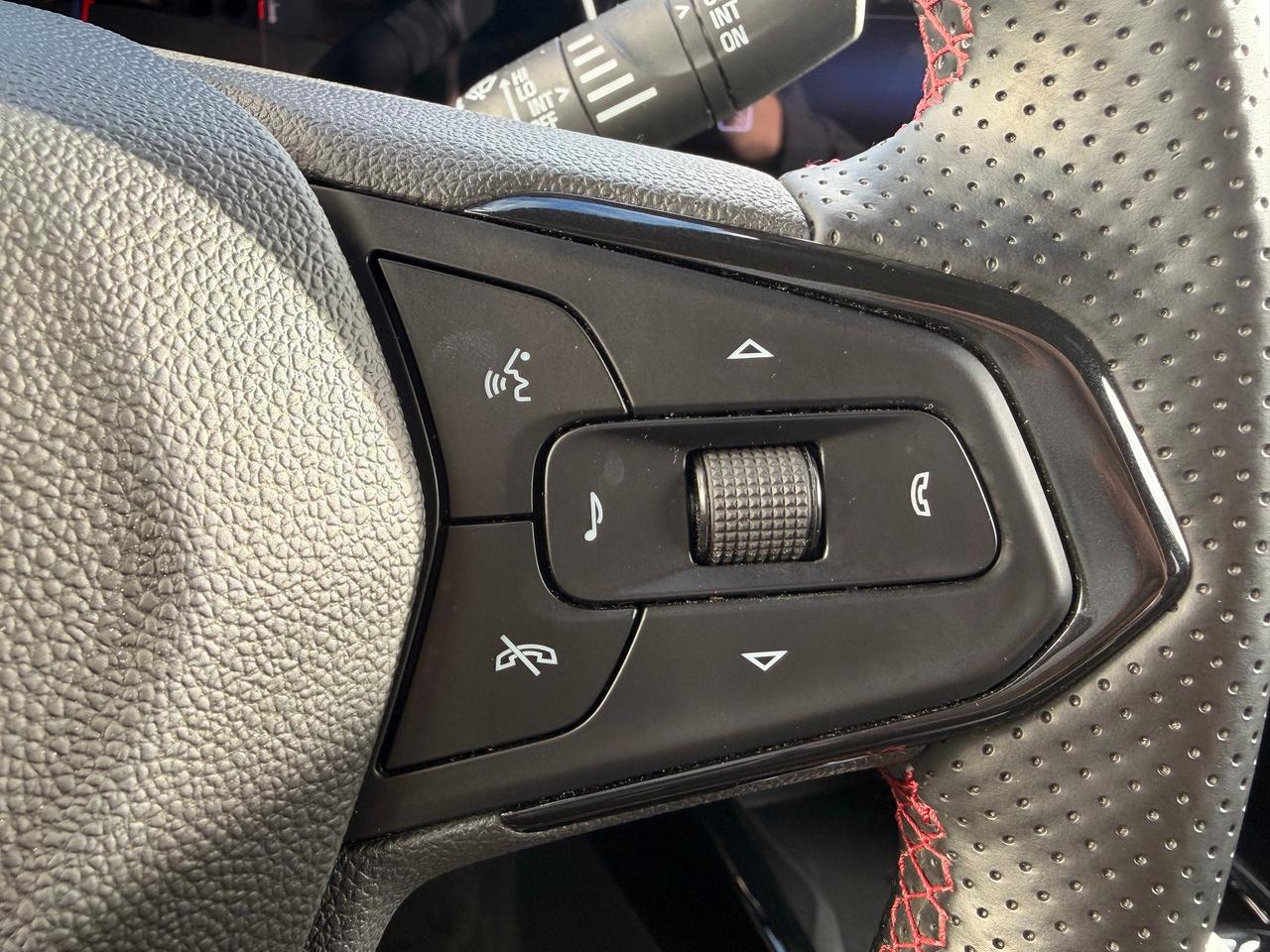 2024 Chevrolet Trax 2RS+Leather+Roof+ONE OWNER+CLEAN CARFAX Photo