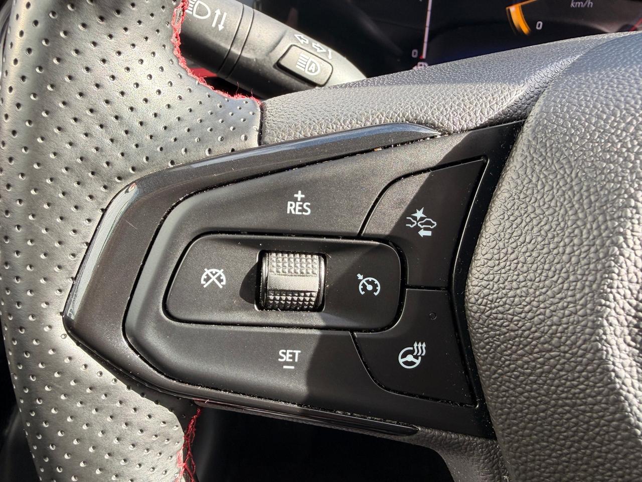 2024 Chevrolet Trax 2RS+Leather+Roof+ONE OWNER+CLEAN CARFAX Photo