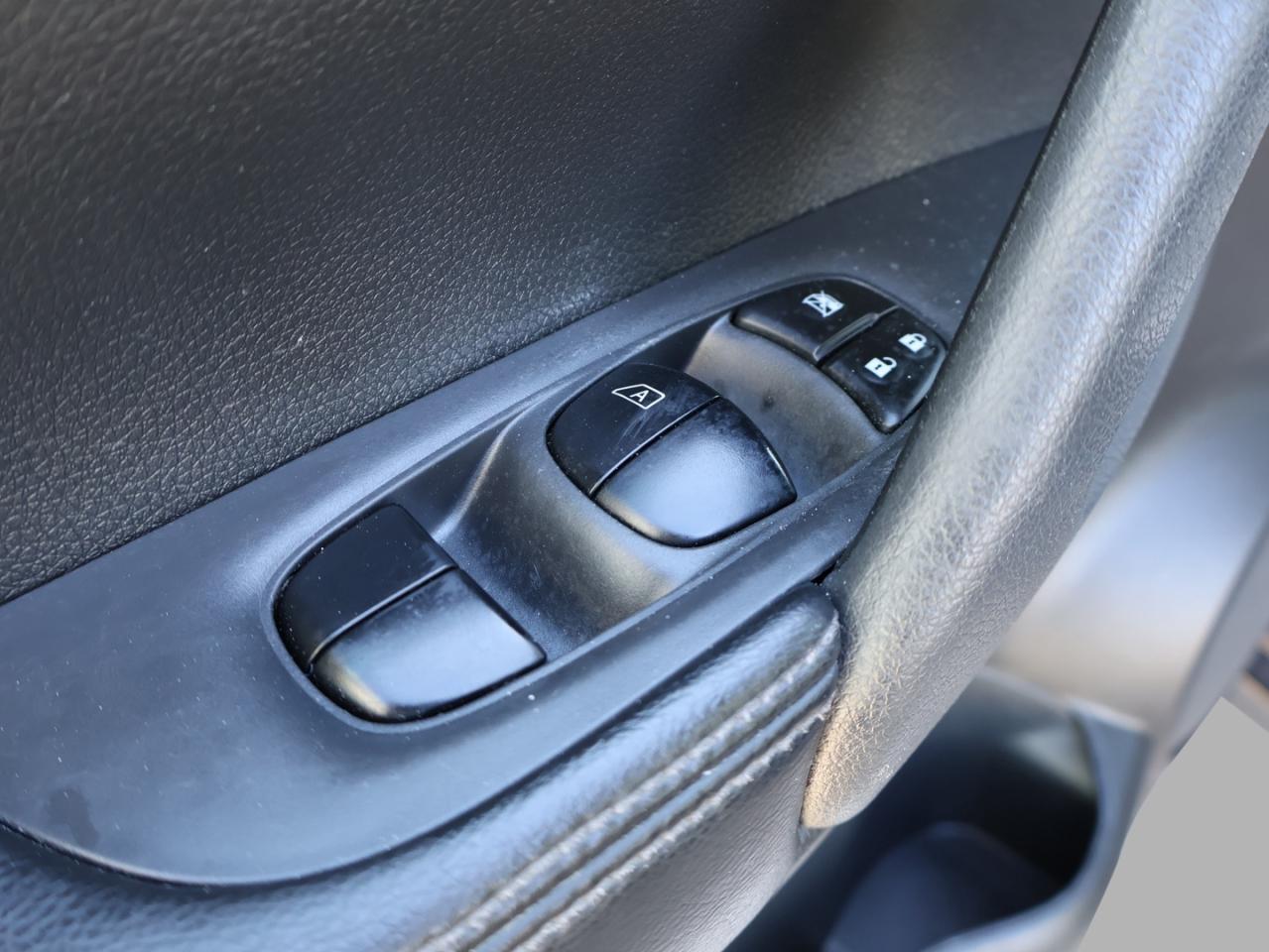 2016 Nissan Rogue SV AWD CERTIFIED *ACCIDENT FREE*NISSAN MAINTAIN* CAMERA BLUETOOTH HEATED SEATS CRUISE ALLOYS Photo