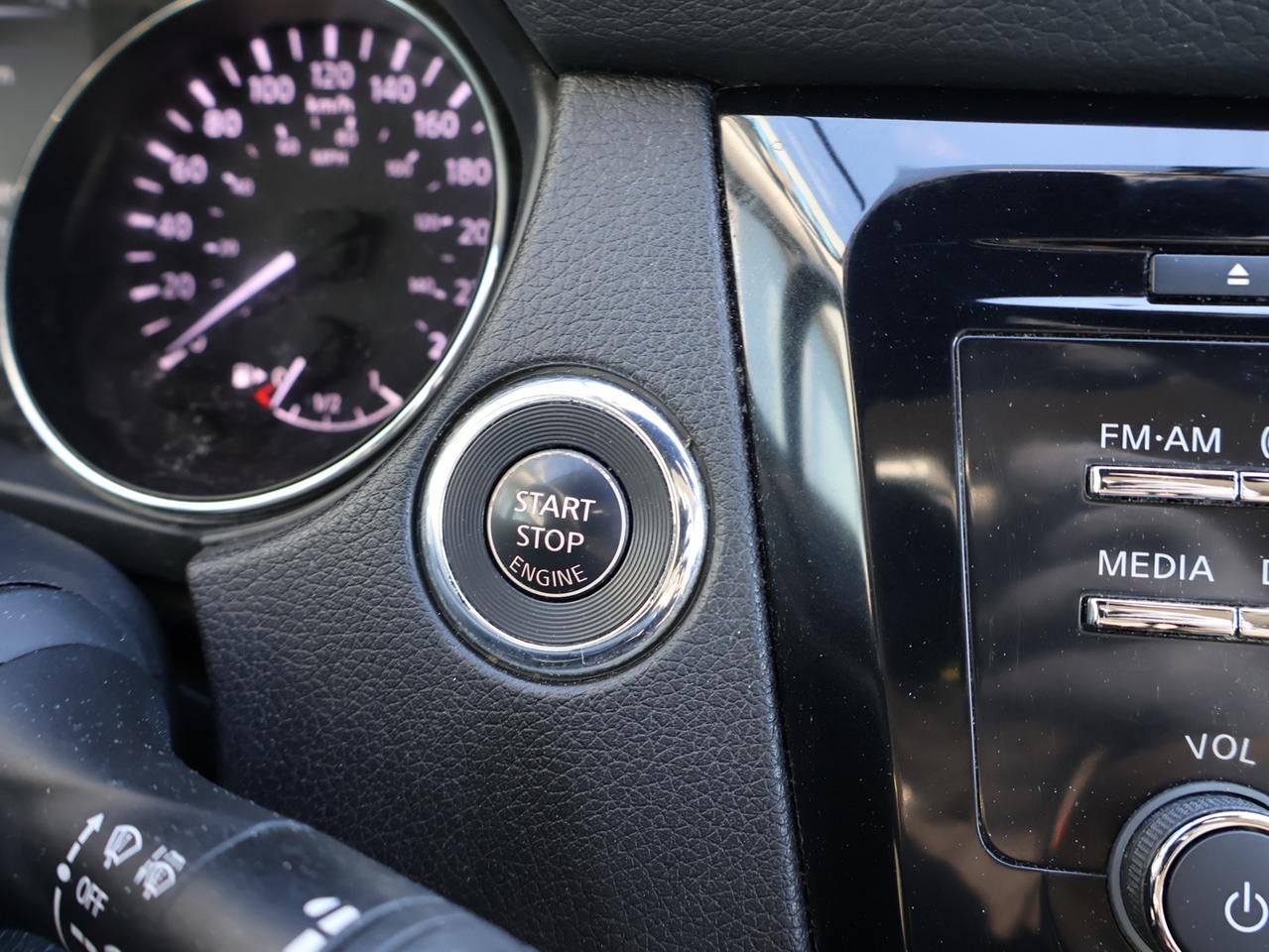 2016 Nissan Rogue SV AWD CERTIFIED *ACCIDENT FREE*NISSAN MAINTAIN* CAMERA BLUETOOTH HEATED SEATS CRUISE ALLOYS Photo