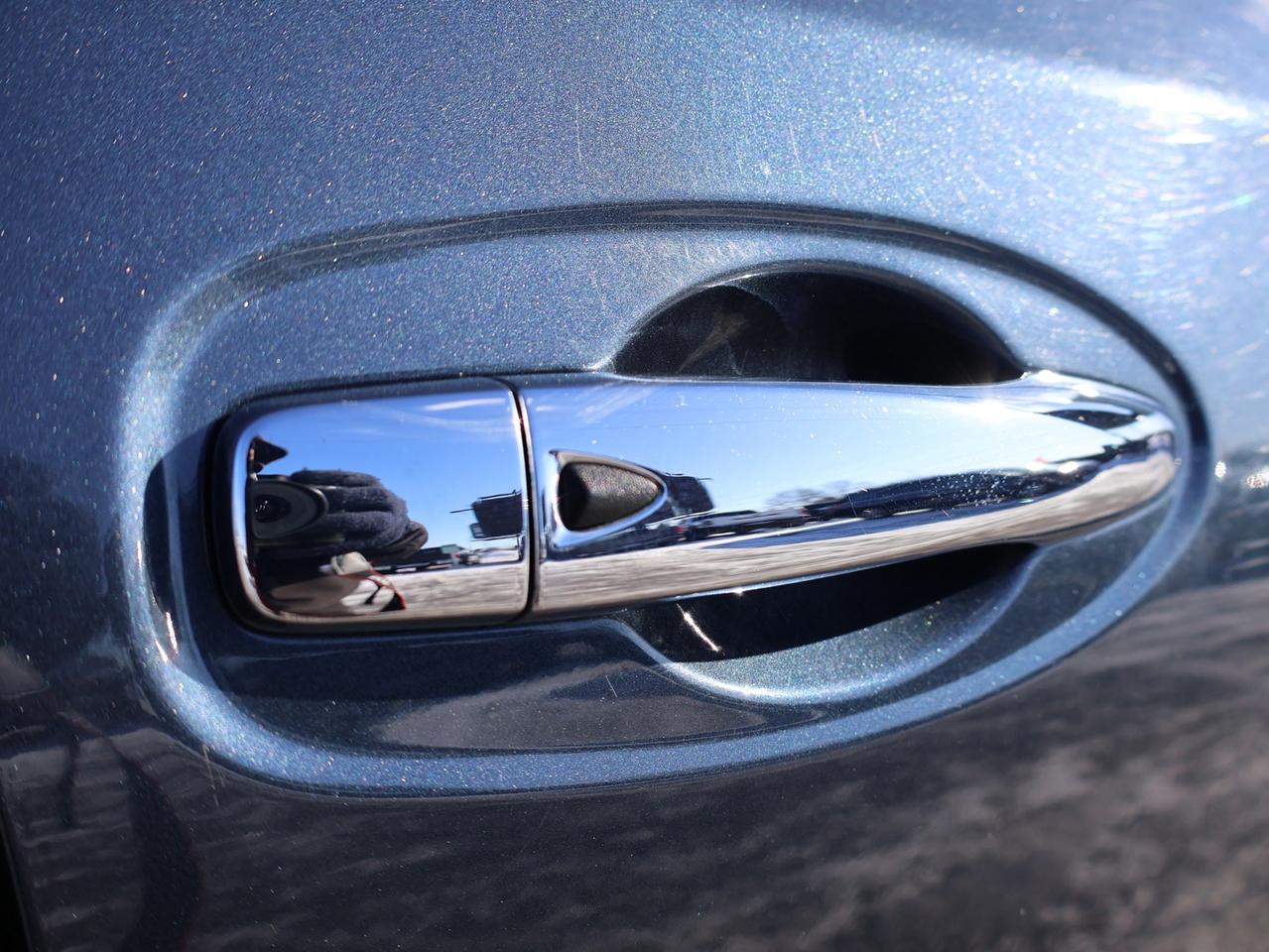 2016 Nissan Rogue SV AWD CERTIFIED *ACCIDENT FREE*NISSAN MAINTAIN* CAMERA BLUETOOTH HEATED SEATS CRUISE ALLOYS Photo