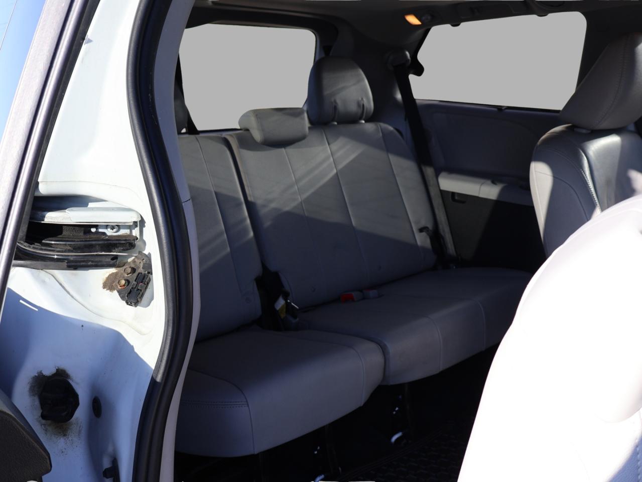 2017 Toyota Sienna LIMITED-PREMIUM CERTIFIED *7 SEATS*TOYOTA MAINTAIN* CAMERA NAV DVD BLUETOOTH LEATHER HEATED SEATS SUNROOF CRUISE ALLOYS Photo