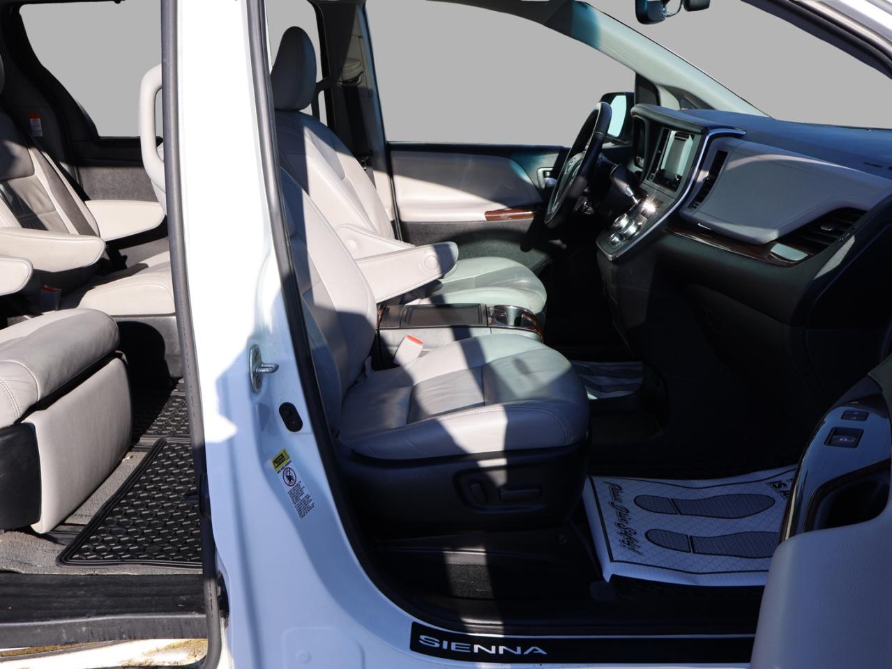 2017 Toyota Sienna LIMITED-PREMIUM CERTIFIED *7 SEATS*TOYOTA MAINTAIN* CAMERA NAV DVD BLUETOOTH LEATHER HEATED SEATS SUNROOF CRUISE ALLOYS Photo