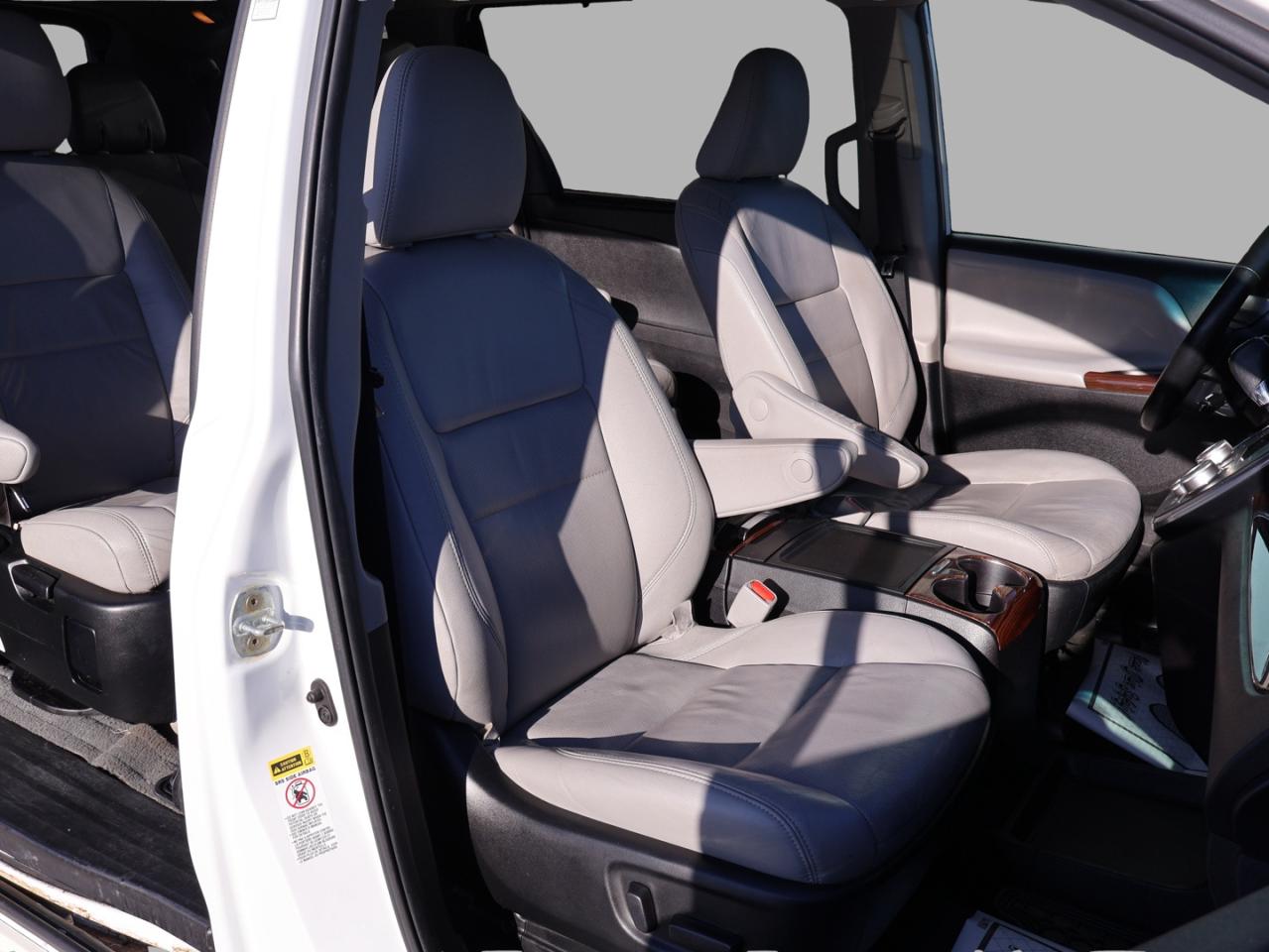 2017 Toyota Sienna LIMITED-PREMIUM CERTIFIED *7 SEATS*TOYOTA MAINTAIN* CAMERA NAV DVD BLUETOOTH LEATHER HEATED SEATS SUNROOF CRUISE ALLOYS Photo