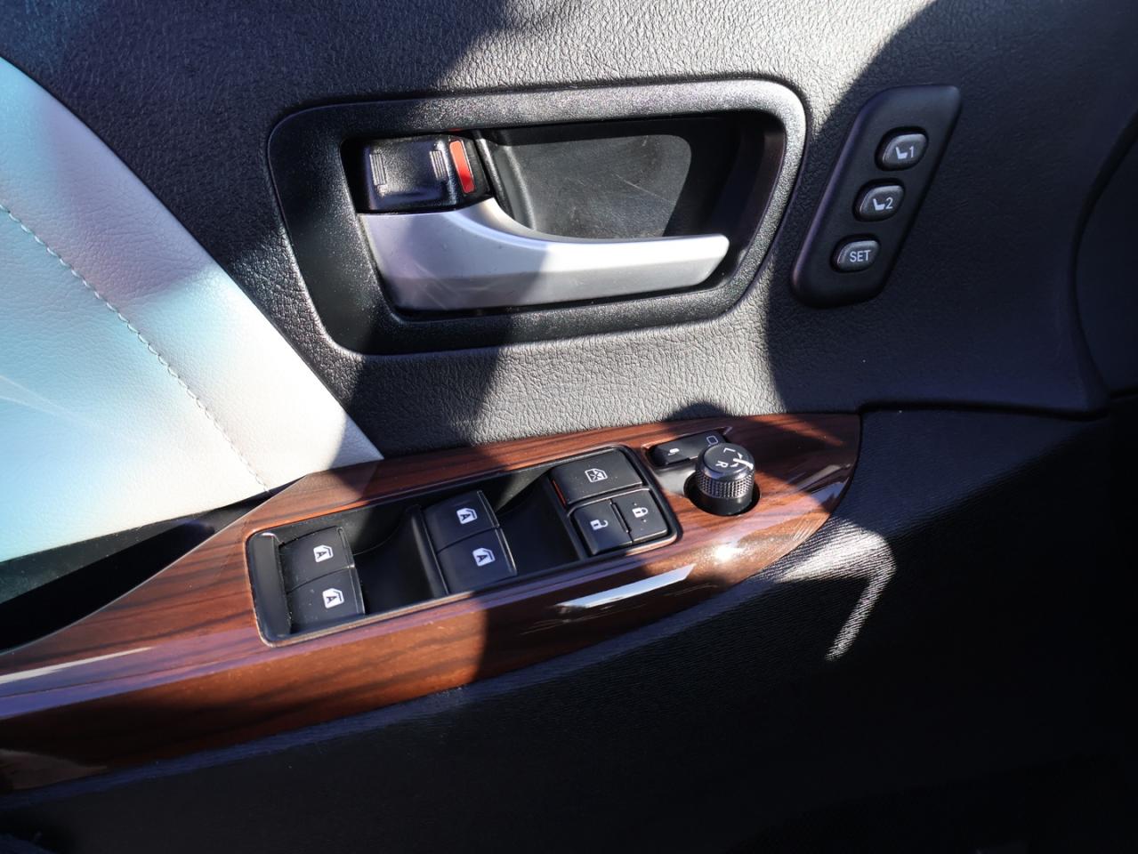 2017 Toyota Sienna LIMITED-PREMIUM CERTIFIED *7 SEATS*TOYOTA MAINTAIN* CAMERA NAV DVD BLUETOOTH LEATHER HEATED SEATS SUNROOF CRUISE ALLOYS Photo