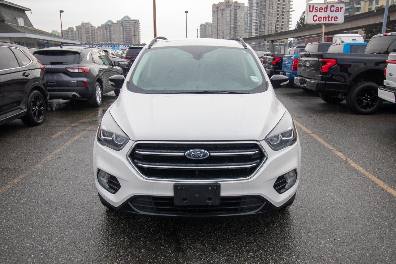 2019 Ford Escape Titanium 4WD Photo3