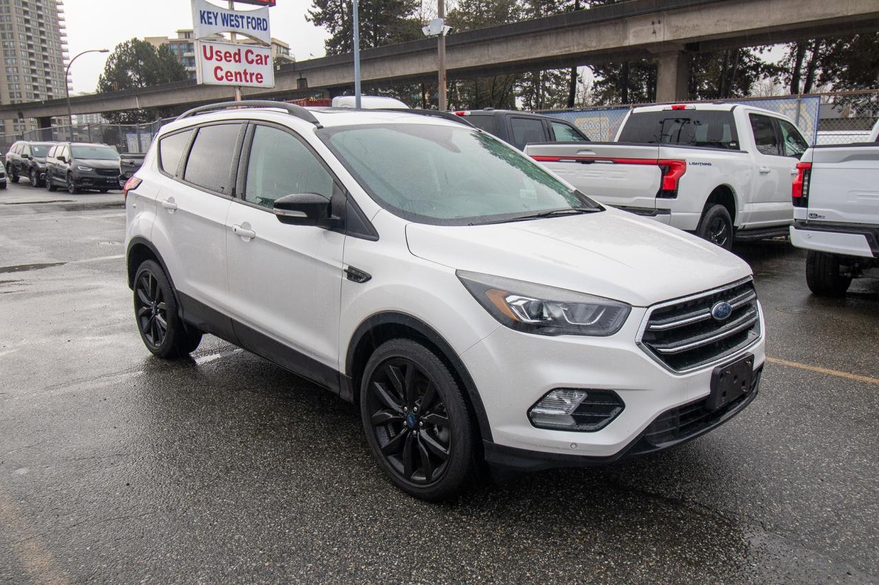 2019 Ford Escape Titanium 4WD Photo4