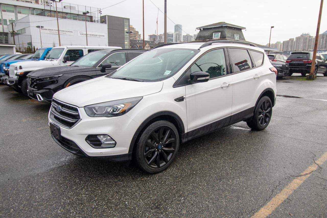2019 Ford Escape Titanium 4WD Photo2