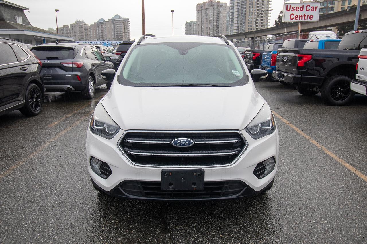 2019 Ford Escape Titanium 4WD Photo2