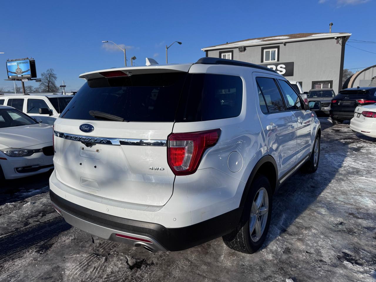 2017 Ford Explorer 4WD XLT | CERTIFIED | 7 SEATER | REARVIEW CAMERA Photo4