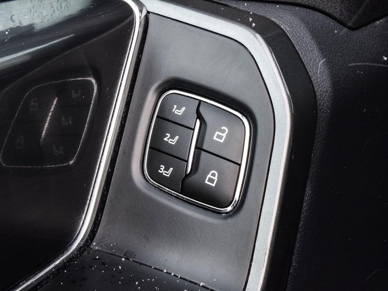 2023 Ford F-150 Lariat 4WD SuperCrew 5.5' Box Photo