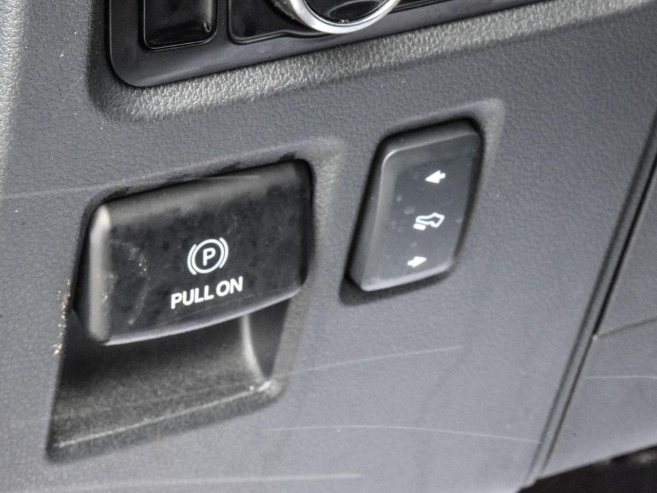 2023 Ford F-150 Lariat 4WD SuperCrew 5.5' Box Photo