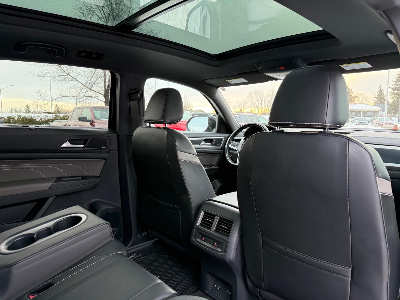 2022 Volkswagen Atlas Cross Sport 3.6 FSI Execline NAV! Pano Roof! Leather! Photo