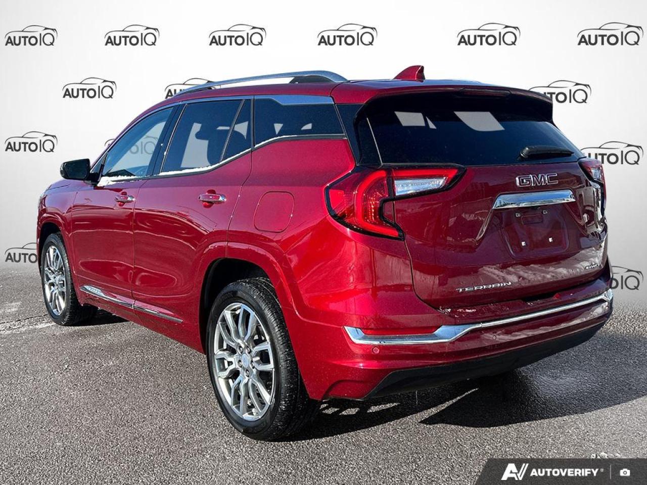 2024 GMC Terrain Denali PANORAMIC SUNROOF | HEATED & AIRCOOLED SEATS | LOW Photo