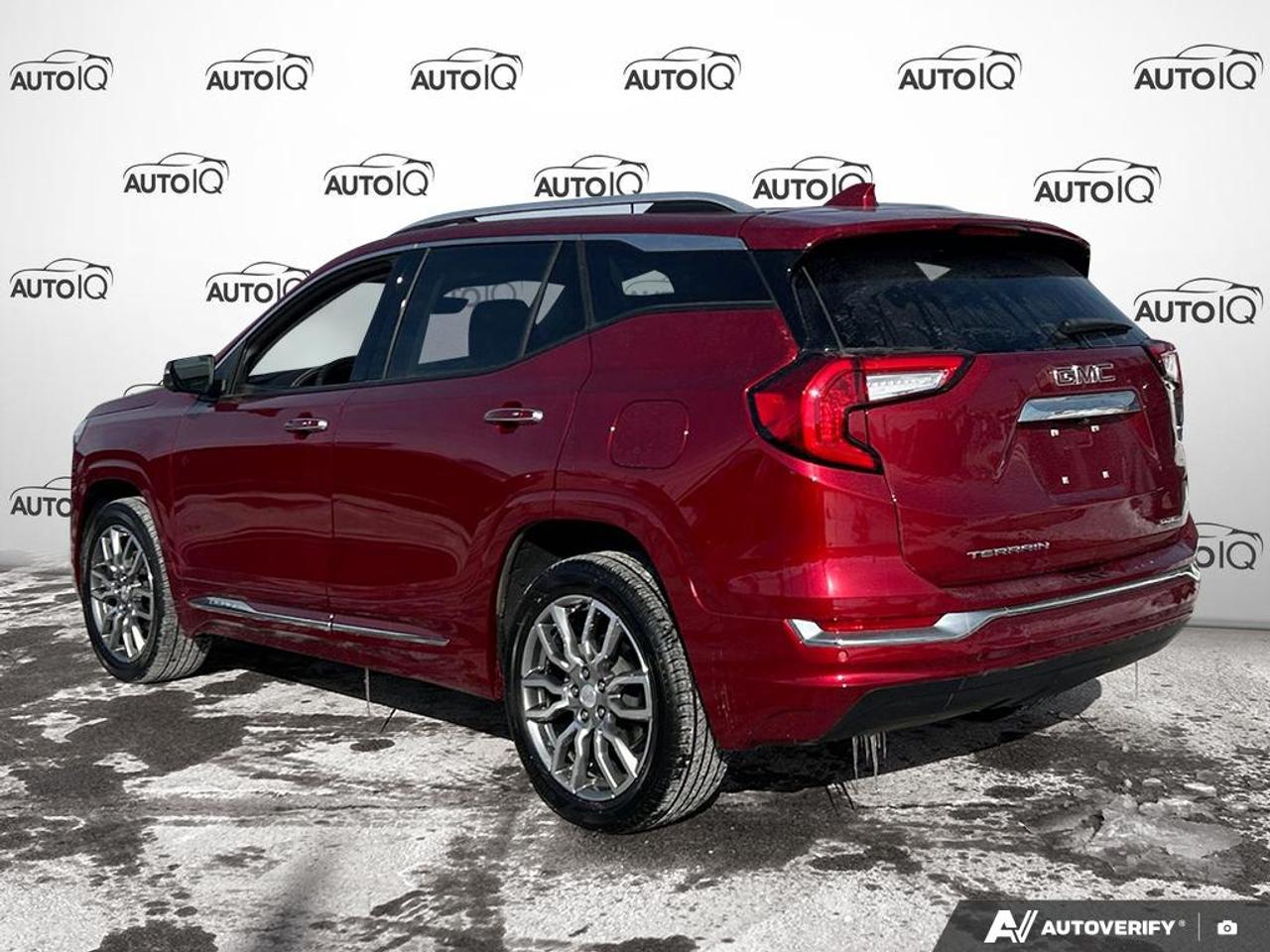 2024 GMC Terrain Denali PANORAMIC SUNROOF | HEATED & AIRCOOLED SEATS | LOW Photo