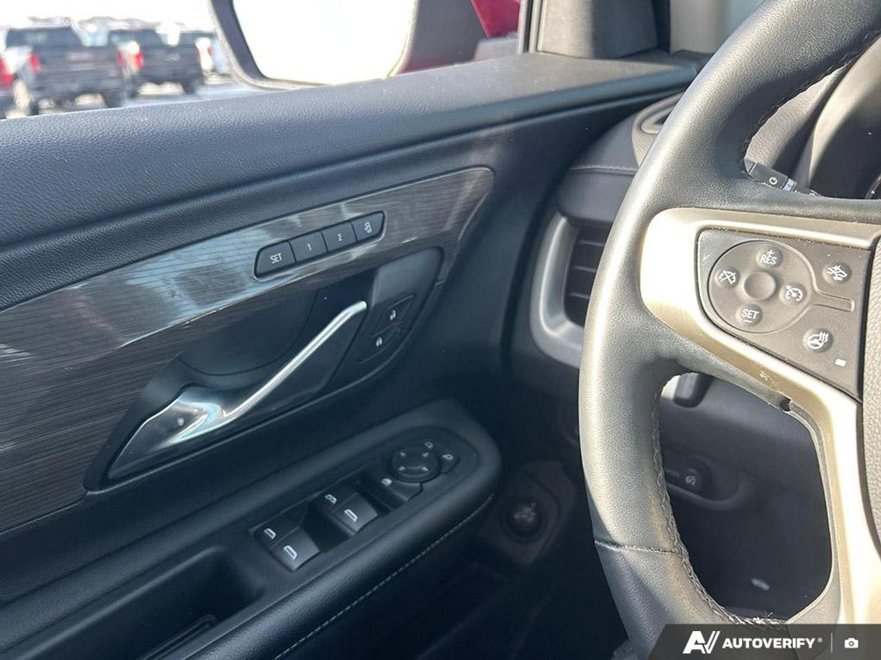 2024 GMC Terrain Denali PANORAMIC SUNROOF | HEATED & AIRCOOLED SEATS | LOW Photo